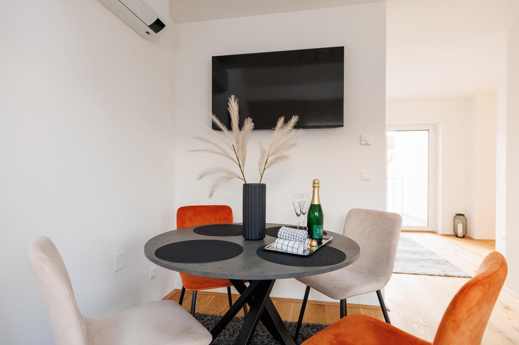 Symphony Apartments 42 - Modern Loft With Terrace And Grill In Central Location Відень Екстер'єр фото